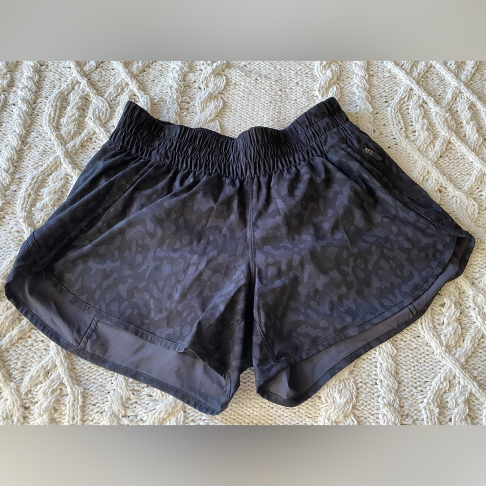 Lululemon Tracker V shorts Size 10